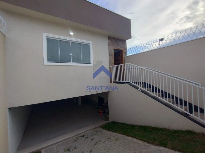 CASA ASSOBRADADA DE 213M² COM GARAGEM SUBSOLO COM 3 DORMITÓRIOS SENDO 1 SUÍTE NO JARDIM OÁSIS EM TAU