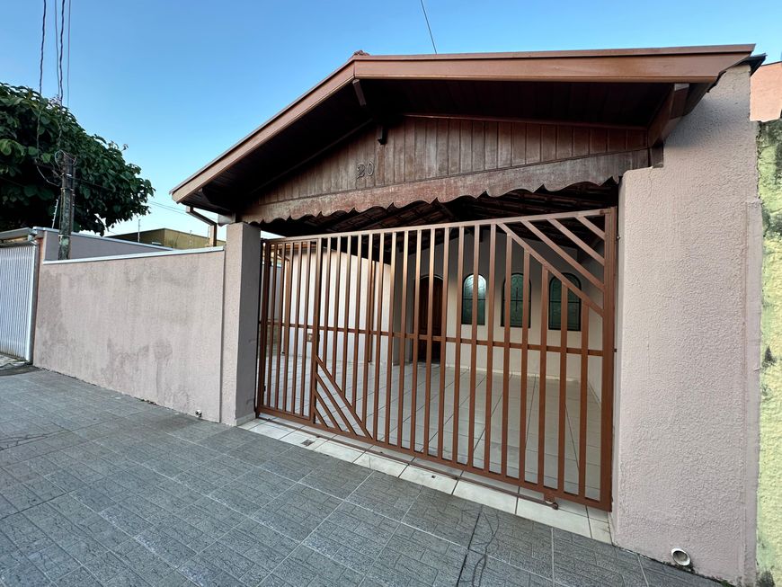 Casa térrea com 2 quartos no Jardim Califórnia - Taubaté - SP
