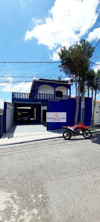 Sobrado à venda de 355m² em Taubaté SP