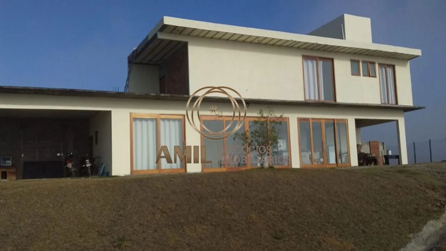 DP Vende Chácara / terreno de 1500m² / 283m² área construída / 3 dormitórios, sendo 1 suíte /Taubaté