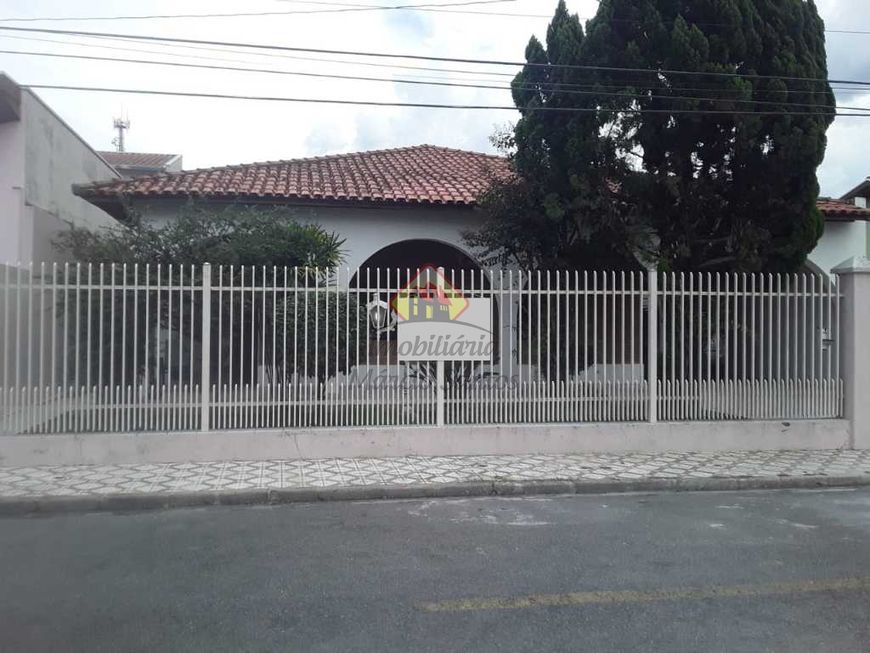 Casa ampla em bairro super procurado na cidade de Taubaté!