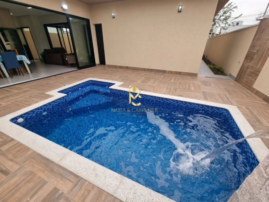 Casa com piscina e varanda Gourmet à venda em Condomínio em Taubaté