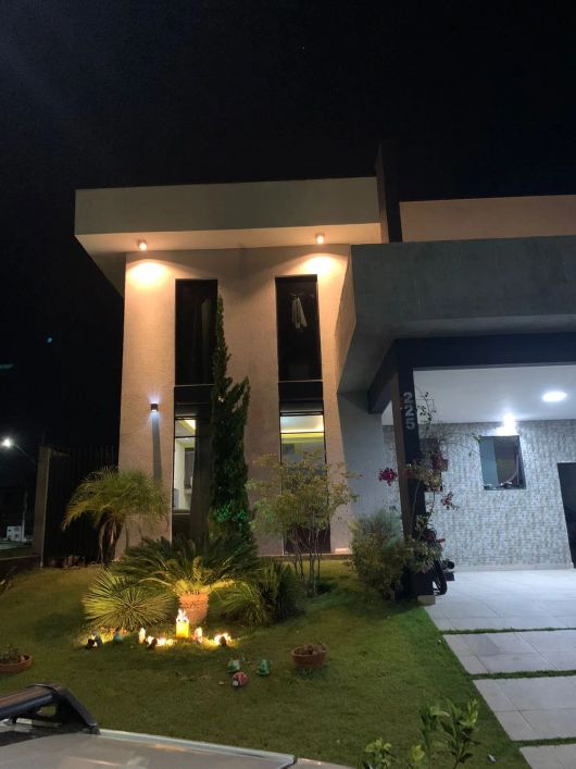 Sobrado para venda possui 350 metros quadrados com 4 quartos em Piracangaguá - Taubaté - SP