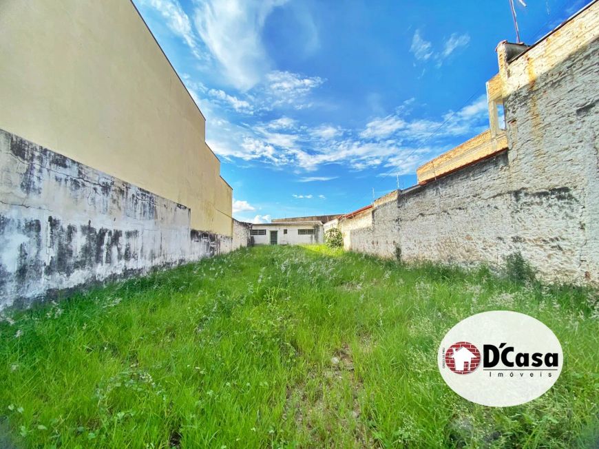 Terreno comercial à venda com 213m², localizado na avenida Bandeirantes, próximo à Via Dutra, Taubat
