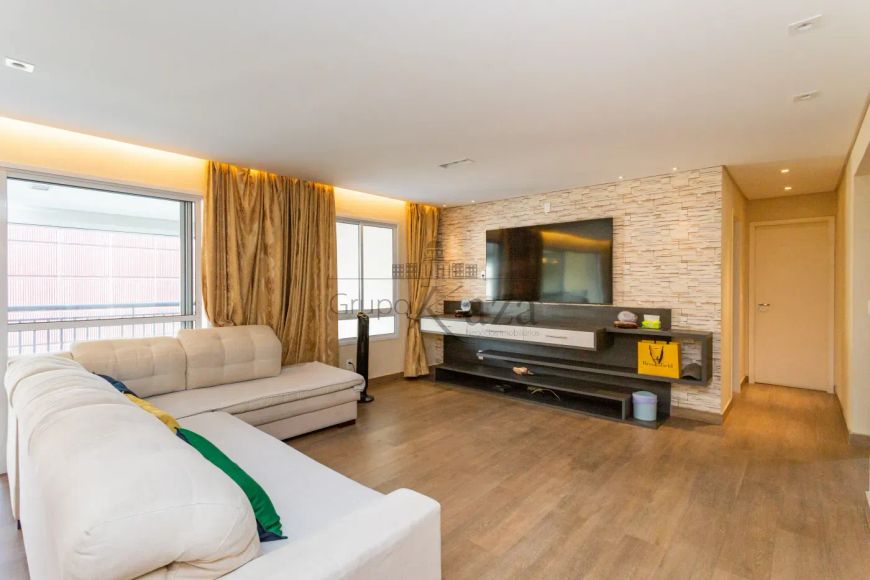 Apartamento - Perdizes - 4 Dormitórios - 168m².
