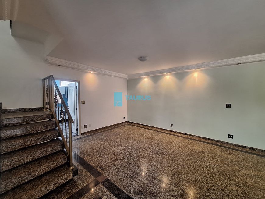 Casa à venda, 3 dormitórios, 5 vagas, 261m², Planalto Paulista.