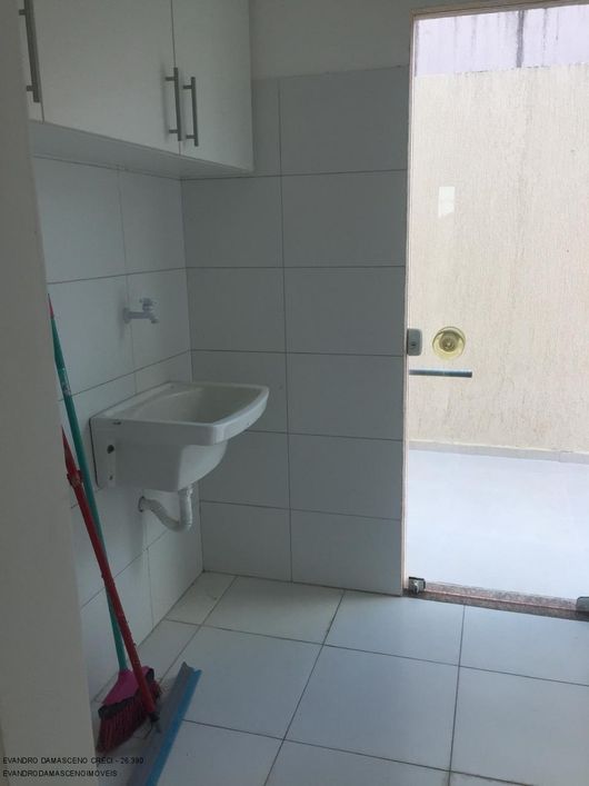 Casa em Condomínio de Luxo em Alphaville, Camaçari-BA: 4 Quartos, 3 Suítes, 2 Salas, 1 Banheiro, 4 v
