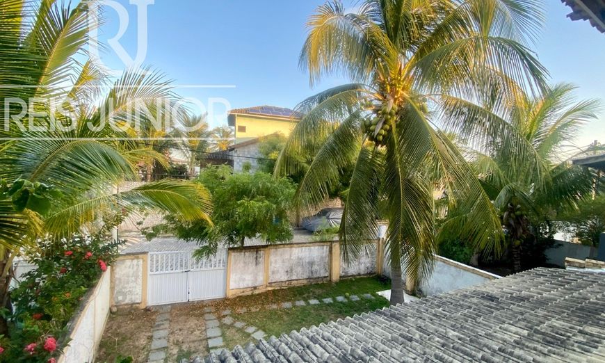 Casa com piscina, a 70 m da Praia.