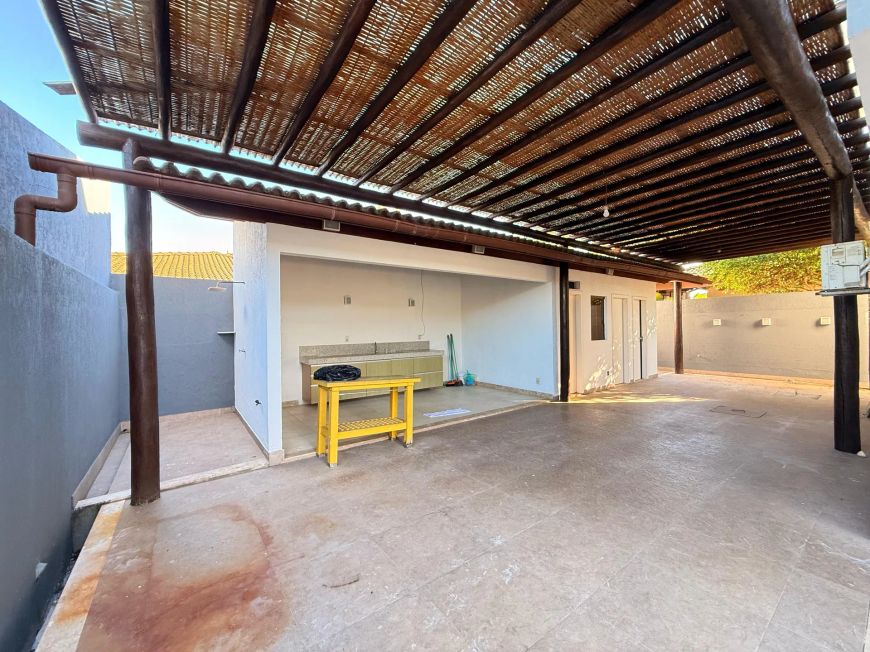 Excelente Casa 5/4 dormitórios no Condomínio Maanaim Abrantes