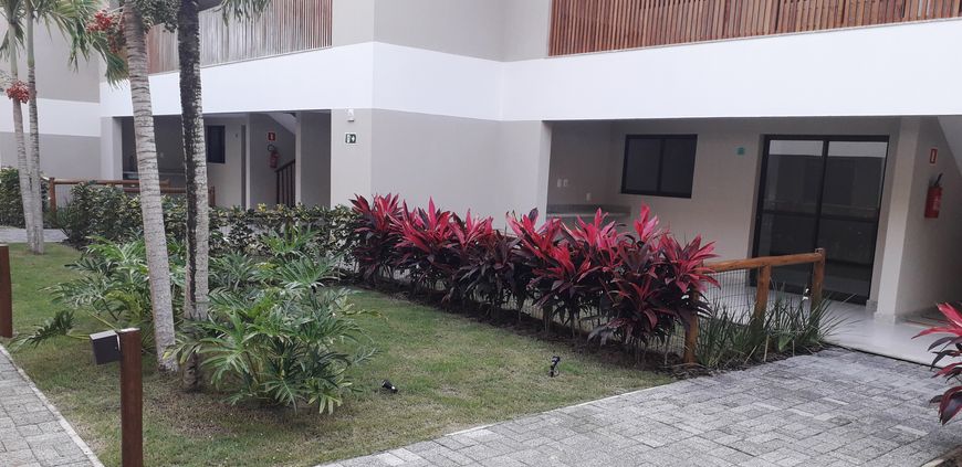 Apartamento Térreo, 2/4 sendo 2 suítes 70 m2, Garden 11,50 e Quintal 18m2.