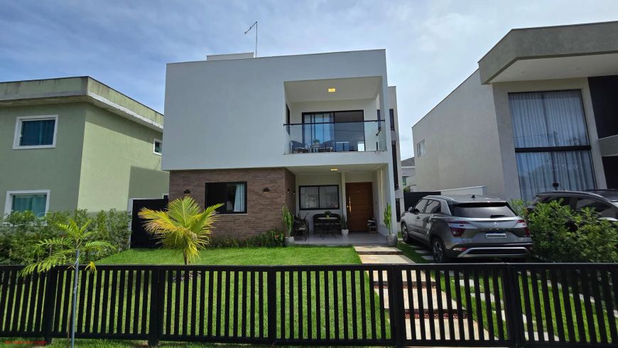 Maravilhosa casa Duplex, 4 quartos, sendo 2 suítes, excelente acabamento, Abrantes, Camaçari, BA.