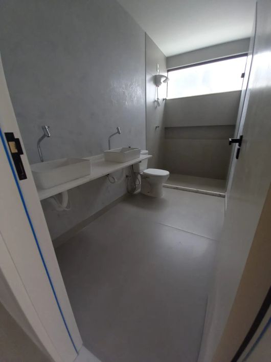 EXCELENTE CASA DE ALTO PADRÃO DISPONÍVEL PARA VENDA NO CONDOMÍNIO VILLA FLORENÇA, EM ABRANTES