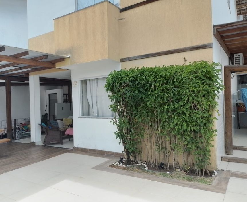 Casa de condomínio 4 quartos sendo 3 suítes semi-mobiliada em Abrantes