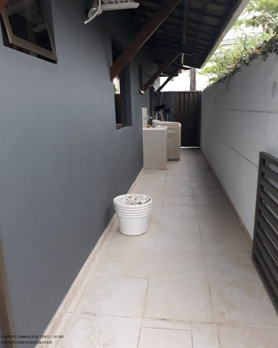Casa de Alto Padrão em Condomínio à Venda em Camaçari-BA - 3 quartos, 1 suíte, 2 salas, 1 banheiro,