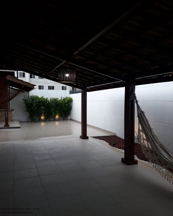 Casa de Alto Padrão em Condomínio à Venda em Camaçari-BA - 3 quartos, 1 suíte, 2 salas, 1 banheiro,