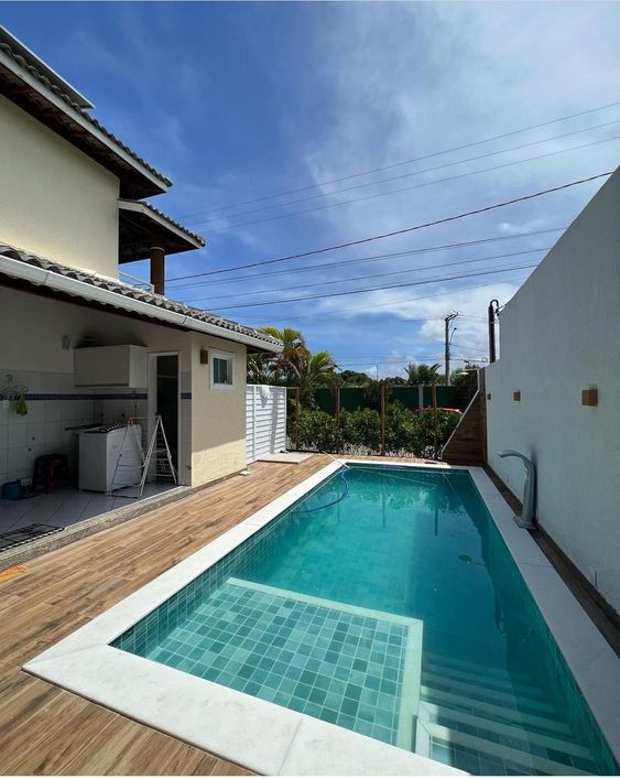 Casa de condomínio sobrado para venda tem 270 metros quadrados com 4 quartos