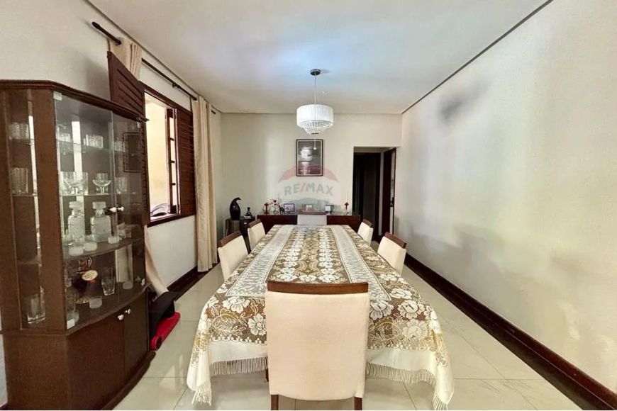 "Viva no Paraíso: Casa de Luxo em Recreio Ipitanga"