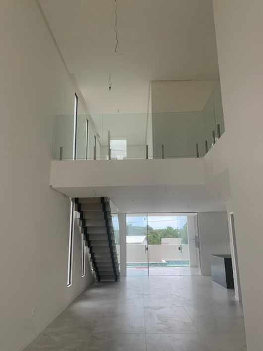 Casa de condomínio sobrado para venda possui 200 metros quadrados com 4 quartos