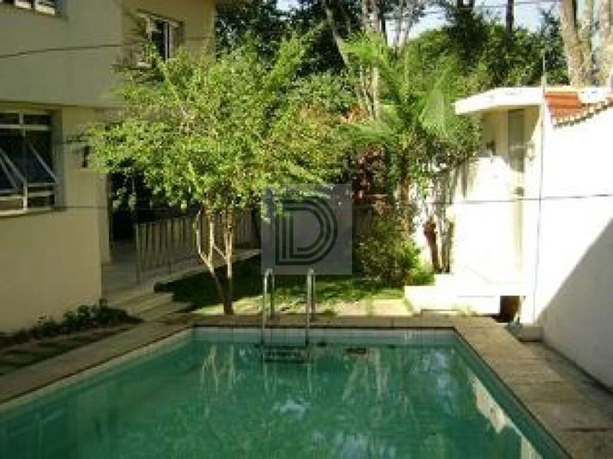 CASA ISOLADA. 3 DORMITÓRIOS, (1 SUÍTE COM TERRAÇO)