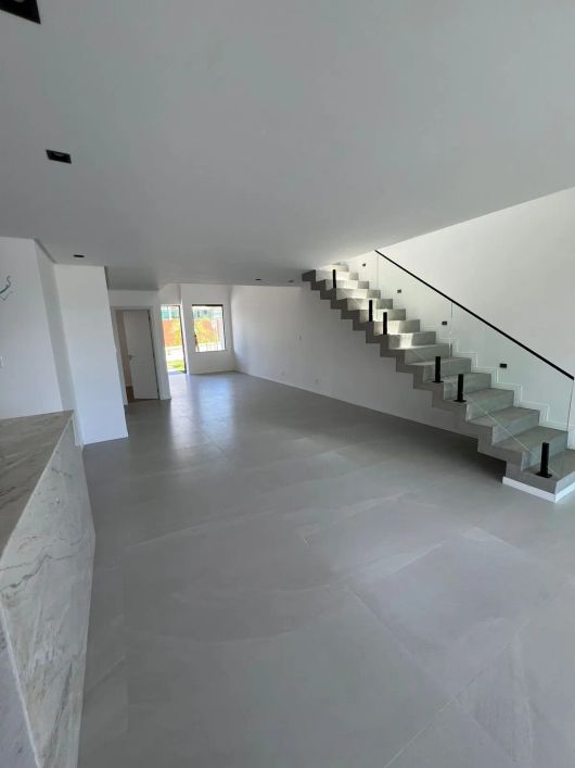 Abrantes., Linda casa 4/4 Sendo 3 suites com closet, piscina e espaço gourmet, nascente,