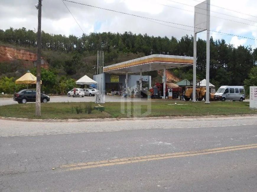 CAMAÇARI - TERRENO com 20.000m³ plano, de frente para a pista da Avenida Jorge Amado. Ideal para log