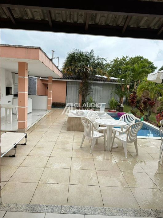 CASA COM 4 QUARTOS SENDO 3 SUÍTES EM BARRA DO JACUIPE (LINHA VERDE)