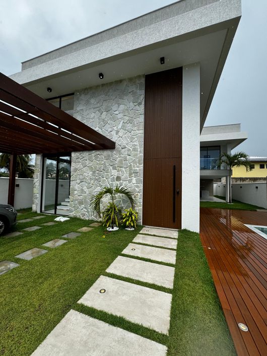 Casa alto Padrão nunca Habitada 7 suítes, condomínio Paraíso, próximo a praia.