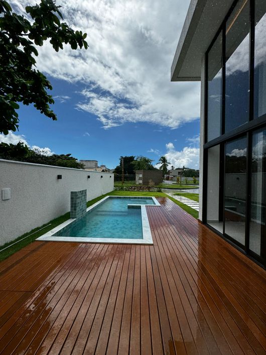 Casa alto Padrão nunca Habitada 7 suítes, condomínio Paraíso, próximo a praia.