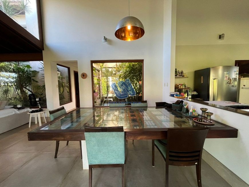 Casa Duplex em Condomínio Fechado com 4 Suítes sendo 1 suíte máster com closet e hidromassagem 360m2