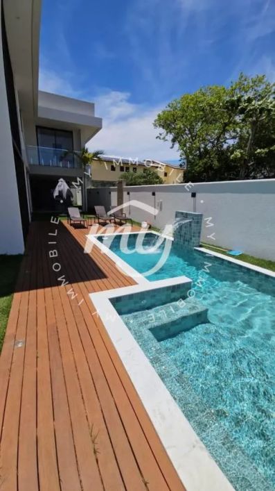 Guarajuba| Casa Duplex com 320m²| 8 Suítes| 200m da Praia| em Guarajuba