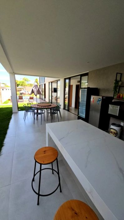 8 Quartos - 7 Suítes - Closet - Varandas - 509,20 m² terreno - 422,82 m² útil - Mobiliado - Nascente