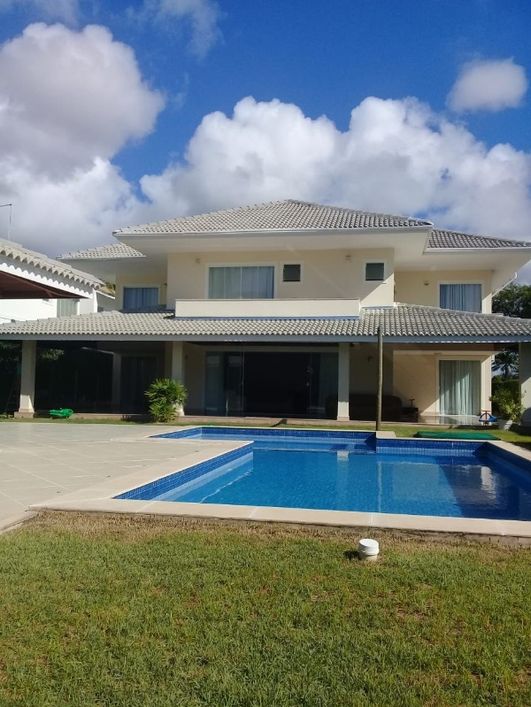Belíssima Casa com 4 Quartos no Condomínio Pampalona