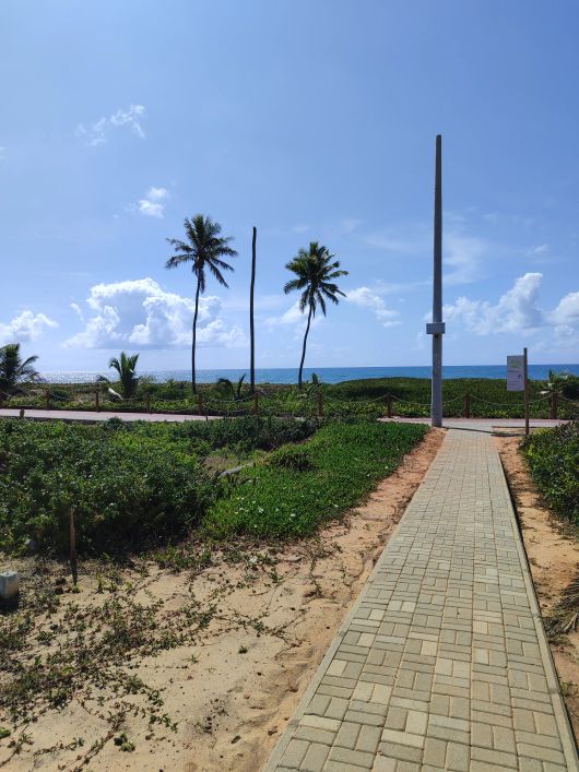 🌊✨ LOTE FRENTE MAR no Alphaville Guarajub! 🏖