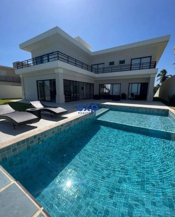 Residência à Beira-Mar em Jacuípe: Luxo e Conforto em Condomínio Fechado - Porteira Fechada!