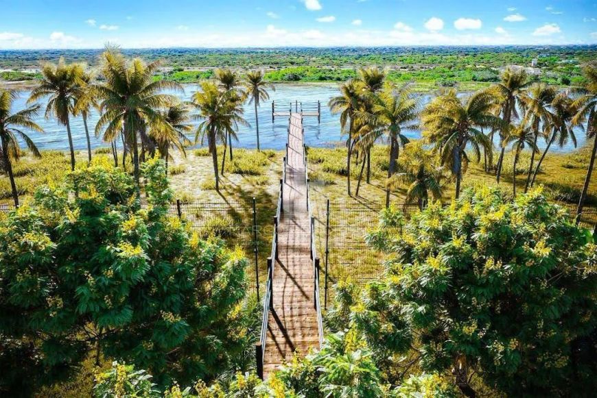 ALPHAVILLE GUARAJUBA - Lote frente mar, pé na areia, oportunidade. Pronto para construir.
