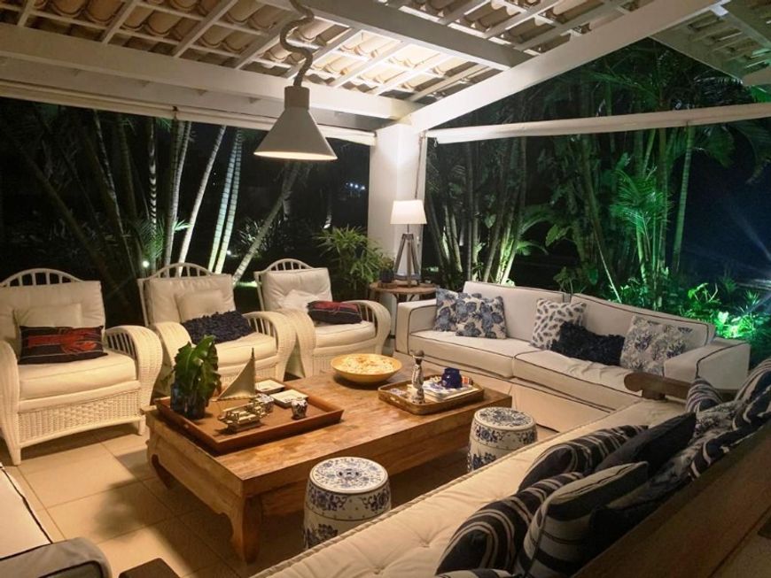 Casa Triplex em Condominio Fechado com 7 Suites 700m2