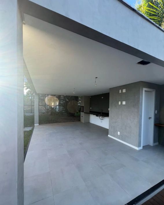 Excelente casa, 5 suítes, estilo moderno, em Busca Vida!
