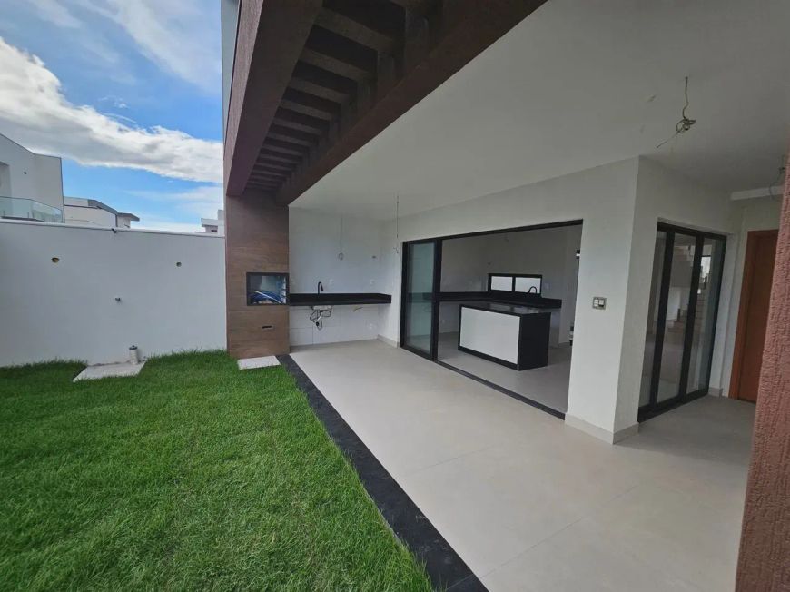 LINDA CASA NASCENTE 4 SUÍTES NO VILA FLORENÇA