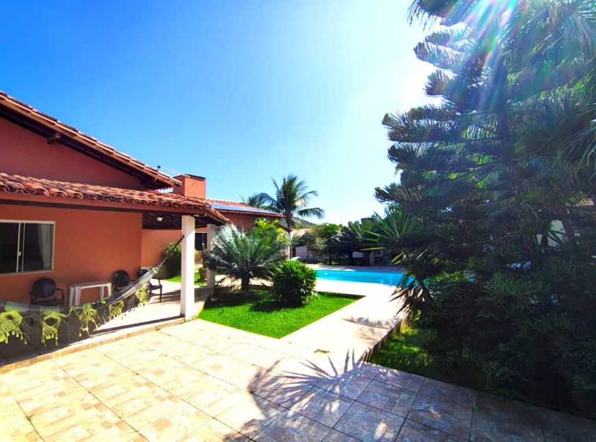 4 Quartos - 2 Suítes - 1.800 m² - Varandas - Armários - Vagas de Garagem