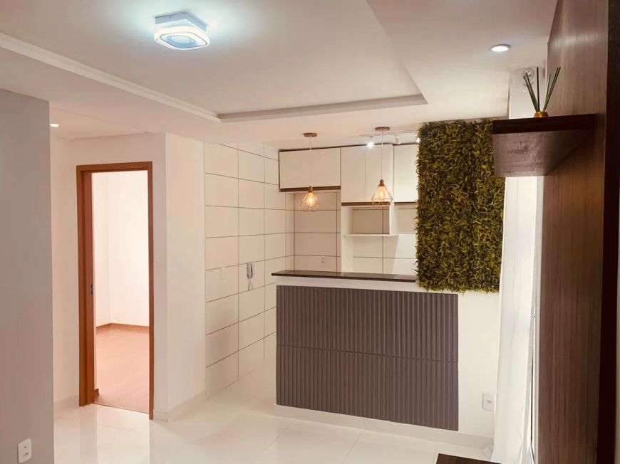 Apartamento de 2 quartos, reformado, em condomínio.
