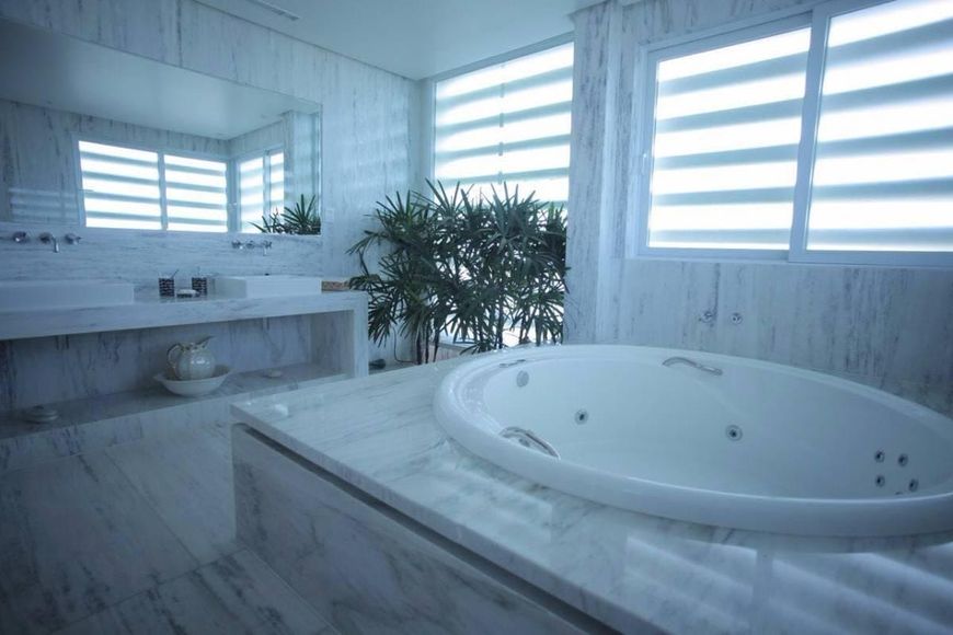 Casa de condomínio sobrado para venda possui 1000 metros quadrados com 5 quartos