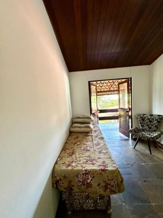 Lote com casa de s quartos