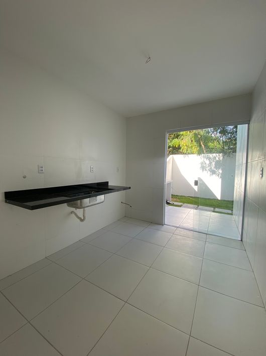 Casa com 4 quartos em condomínio