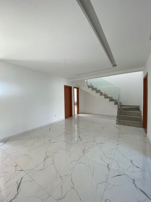 Casa com 4 quartos em condomínio