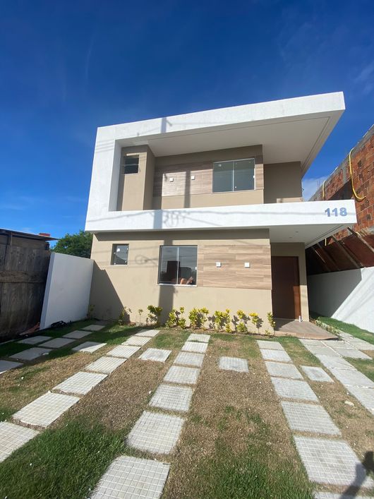 Casa com 4 quartos em condomínio