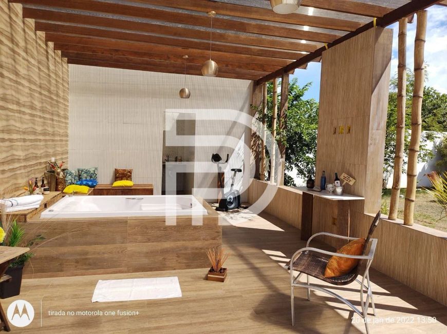 Casa à Venda em Itacimirim na Ilha do Meio, Próxima à Praia da Espera e Praia do Surf, com Localiza
