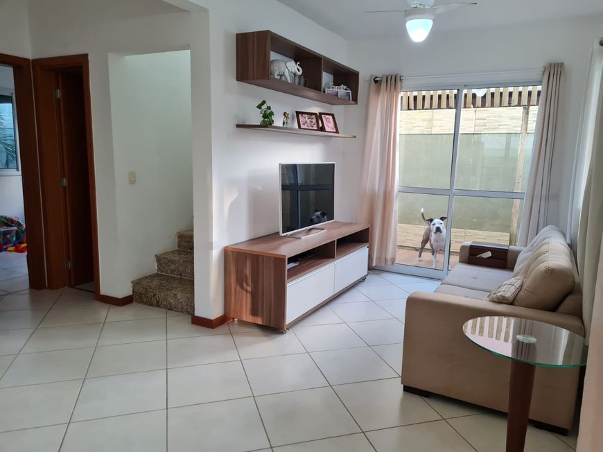Sobrado para venda tem 150 metros quadrados com 5 quartos em Vila Irmã Dulce - Camaçari - BA