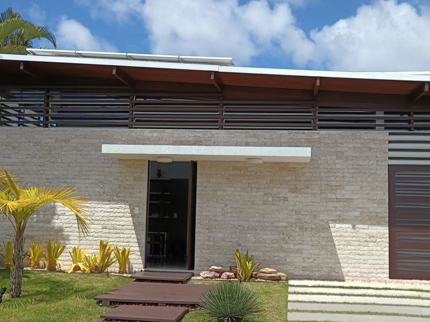 Oportunidade alto padrão!!Linda casa Térrea com piscina no Alphaville Litoral Norte 1!!!