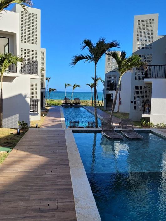 Casa de condomínio para venda possui 150m, com 3 quartos, sendo 2 suites em Itagimirim