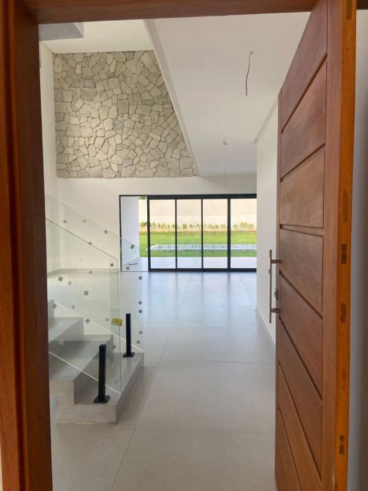 Casa 4/4 recém construída no Condomínio Canto de Guarajuba.